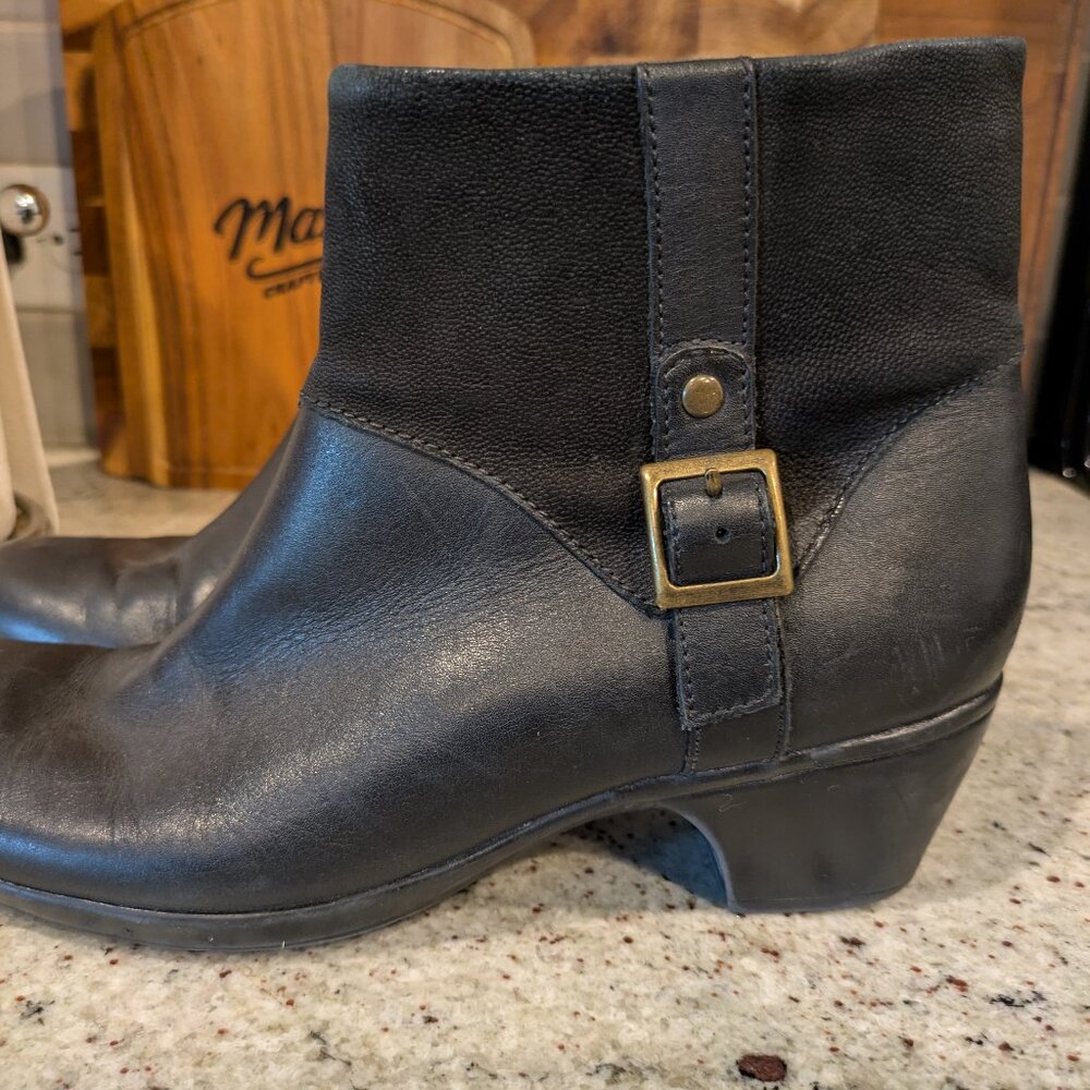 Clarks Ingalls Dover black leather and suede ankle boots.